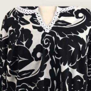 NWOT- Liz Claiborne Woman Plus Black White Floral Print Tunic Top Light